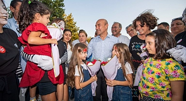 Başkan Soyer Bayındır'daki çiftçi şenliğinde konuştu