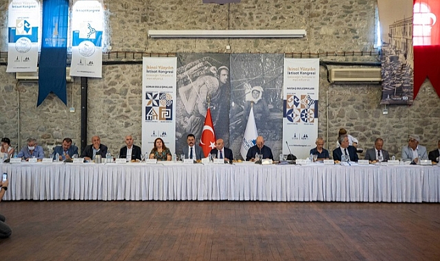 Başkan Soyer tarihi İktisat Kongresi için işçilerle buluştu