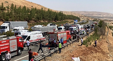 Gaziantep'teki trafik kazasında16 kişi hayatını kaybetti