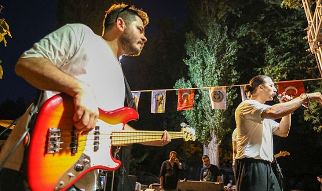 Gençlikten coşkulu 30 Ağustos kutlaması