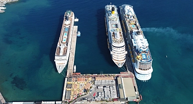Kuşadası, 3 kruvaziyerle gelen 8 bin 270 turisti ağırladı