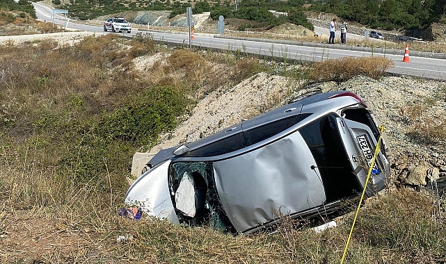 Menfeze devrilen otomobildeki 1 kişi öldü,