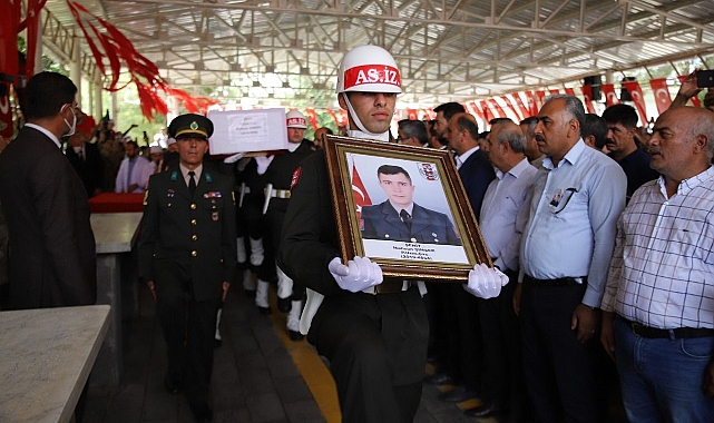 Şehit Şimşek'in naaşı memleketine getirildi