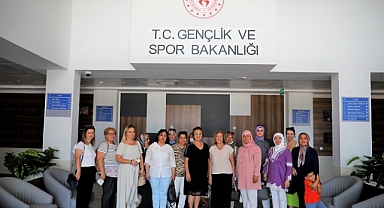 Türk Kadınlar Birliği Derneği Bergama Şubesi Üyele Doğruer’i Ziyaret Etti