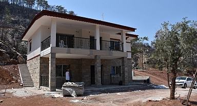 Yangında zarar görenler yeni evlerine kavuşuyor