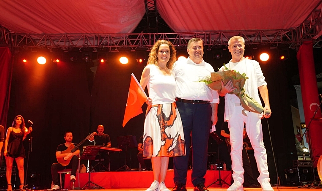 Zaferin 100. yılı Çeşme’de coşkuyla kutlandı