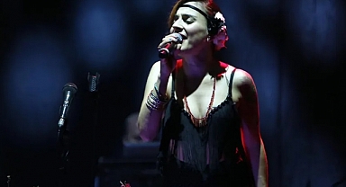 100. yılda Ceylan Ertem’li coşku