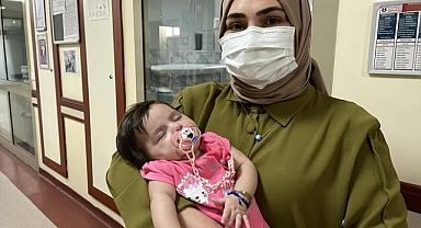 Anne karnında 5 kez kan nakli yapılan bebek sağlığına kavuştu