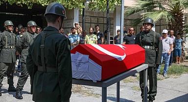 Batman'da hayatını kaybeden astsubay, İzmir'de toprağa verildi