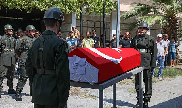Batman'da hayatını kaybeden astsubay, İzmir'de toprağa verildi