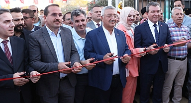 Bergama'da kurulan "Zeytinpark" düzenlenen törenle açıldı