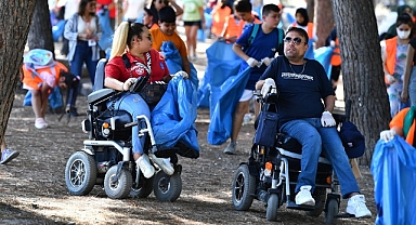 Çevre gönüllüleri İnciraltı Kent Ormanı'nda temizlik yaptı