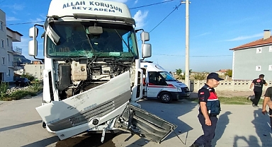 Denizli'de midibüsle tırın çarpışması sonucu 17 işçi yaralandı