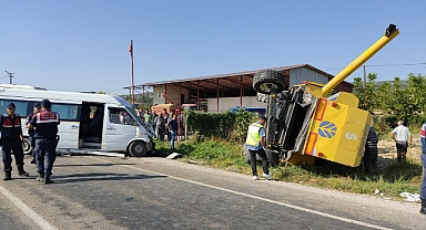 Denizli'de trafik kazası 12 yaralı