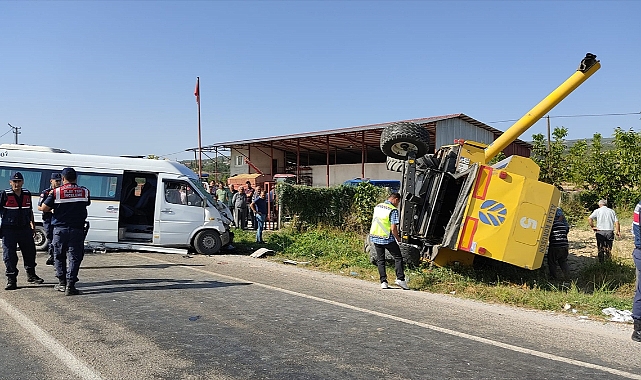 Denizli'de trafik kazası 12 yaralı