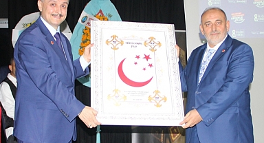 Durun kalabalıklar, bu cadde çıkmaz sokaktır