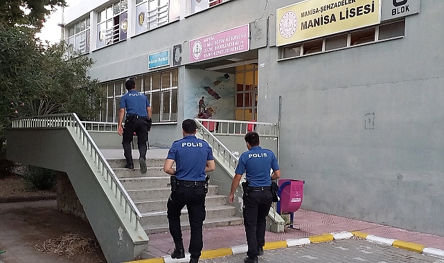Ehliyet sınavına kopya düzeneğiyle girmek isteyen kişi yakalandı