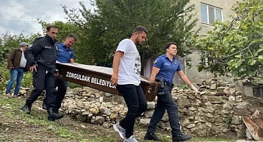 Evinde çıkan yangında dumandan etkilenen yaşlı kadın öldü