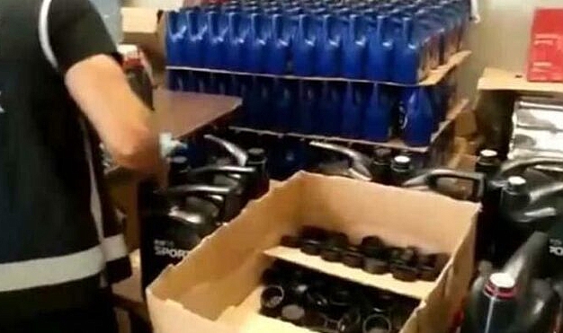 İzmir'de 12,5 ton kaçak akaryakıt ile 4 ton etil alkol ele geçirildi