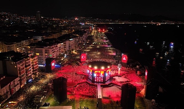 İzmir'de tarihe geçen kutlama