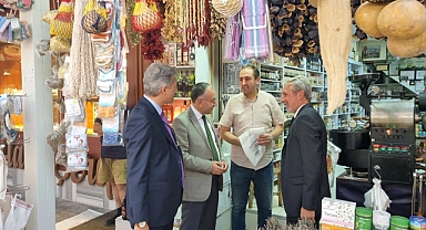 İzmir Müftüsü Salih Sezik, Kemeraltı esnafını ziyaret etti
