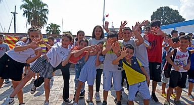 Kadifekaleli çocuklar yüzme sertifikalarını aldı