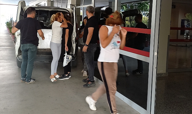 Kovalamaca sonucu durdurulan araçtaki 4 hırsızlık zanlısı yakalandı