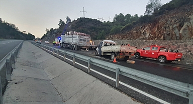 Muğla'da kamyonetin çekiciye çarptığı kazada 1 kişi öldü