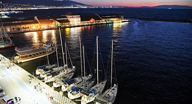 Yelkenli Tekneler 9 Eylül Coşkusuna Denizden Renk Kattı