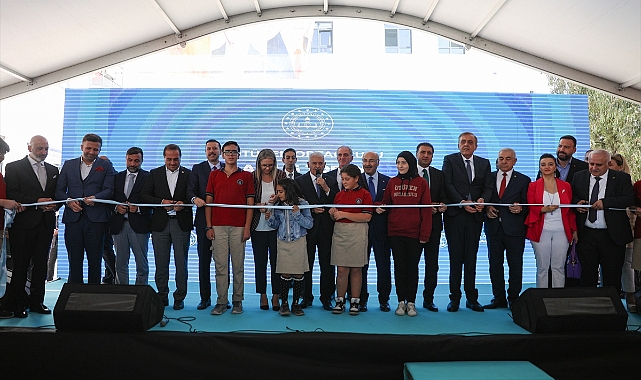 Yıldırım, İzmir'de okul açılışına katıldı
