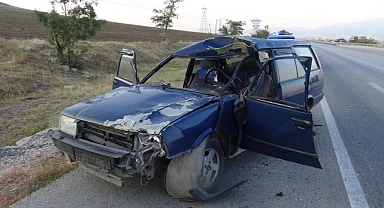 Afyonkarahisar'da ata çarpan otomobildeki 4 kişi yaralandı