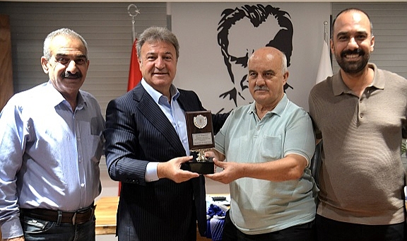 Amatörlerden Başkan İduğ’a plaketli teşekkür