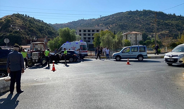 Aydın'da otomobil ile traktörün çarpıştığı kazada 6 kişi yaralandı