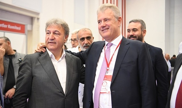 Başkan İduğ İZTO Ailesi kucaklaştı