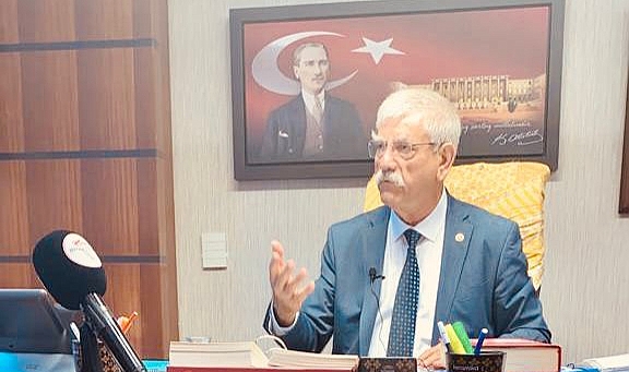Beko, İzmir’in raylı sistem yatırımlarına ayrılan 3 bin TL’yi sordu