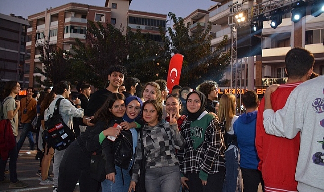 Çiğli’de gençlik şenliği yapıldı