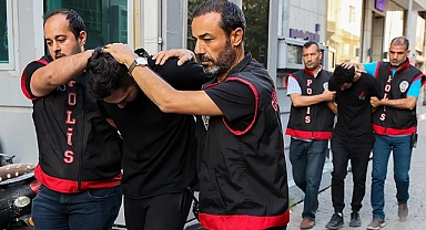 Dini değerleri aşağılama suçunu işlediği öne sürülen 2 şüpheli adliyede