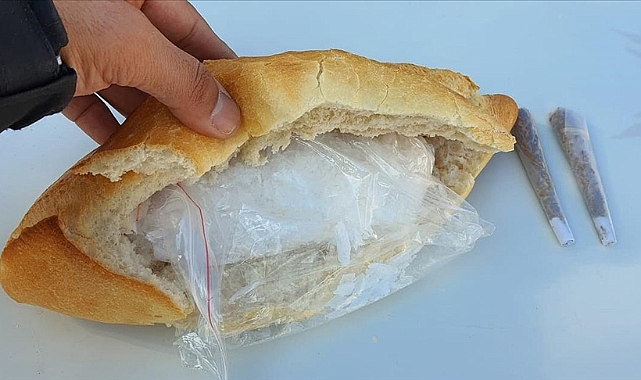 Ekmeğin arasına uyuşturucu gizleyen kişi gözaltına alındı