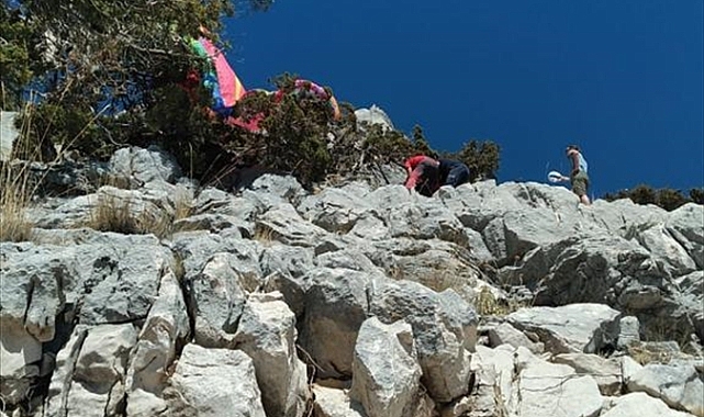 Fethiye'de kayalıklara düşen İngiliz yamaç paraşütçüsü öldü