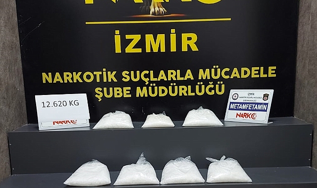 İzmir&#039;de araçlarında uyuşturucu ele geçirilen 3 zanlı tutuklandı