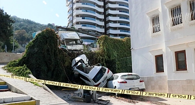 İzmir'de bir garip trafik kazası 1 ölü