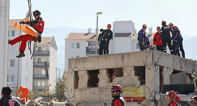 İzmir'de deprem tatbikatı