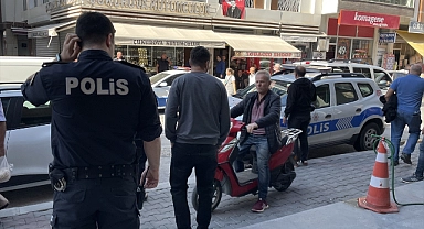 İzmir'de kuyumcu dükkanında çıkan kavgada 1 kişi bıçakla yaralandı