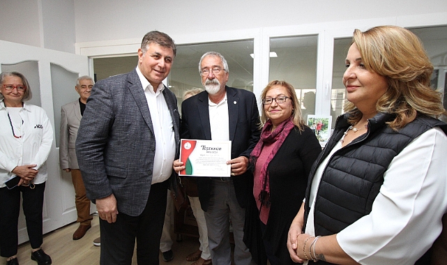 Karşıyakalı Çiftten Anlamlı Kitap Bağışı
