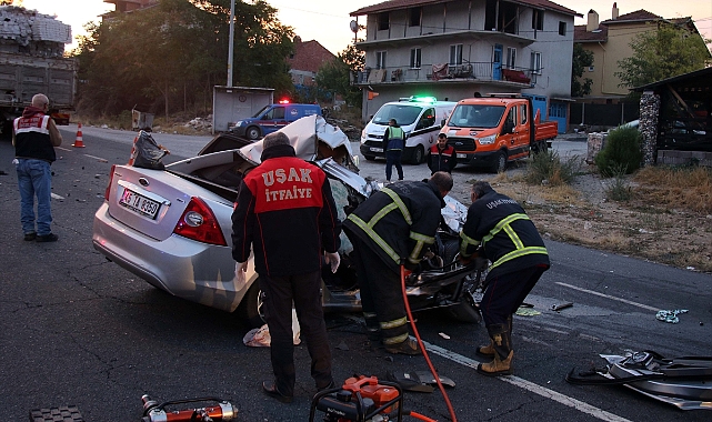 Otomobil ile kamyonun çarpıştığı kazada 2 kişi öldü, 2 kişi yaralandı