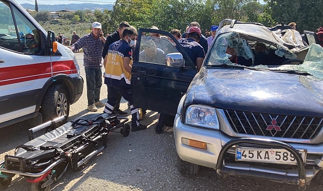 Tarım işçilerini taşıyan minibüs kaza yaptı, 4 kişi yaralandı