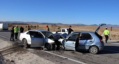Uşak'ta trafik kazası 1 ölü 4 yaralı