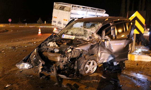Afyonkarahisar'daki trafik kazasında 2 kişi yaralandı