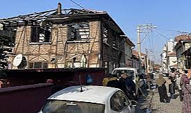 Ahşap evde çıkan yangında biri çocuk 2 kişi öldü