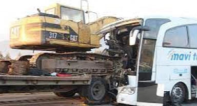 Amasya'da yolcu otobüsü ile TIR çarpıştı: 3 kişi öldü